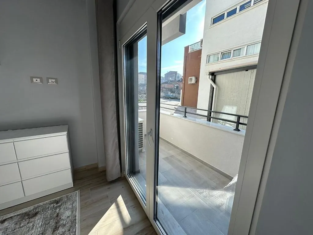 Lägenhet Modern City Suite Korça