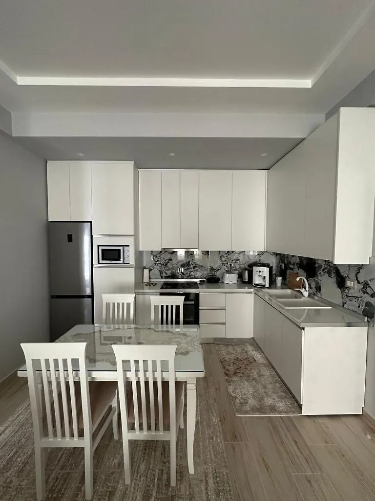 Lägenhet Modern City Suite Korça Albanien